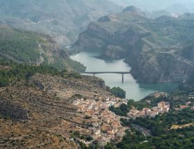 Voyager en Espagne autrement : liberté, confort et découvertes authentiques