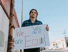 No Shouting, un livre pour travailler sur la solidarité et l'empathie en classe