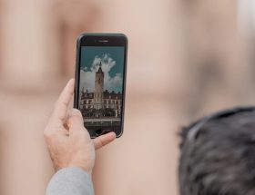 Réalité augmentée pour explorer les villes : 5 apps révolutionnent le tourisme urbain
