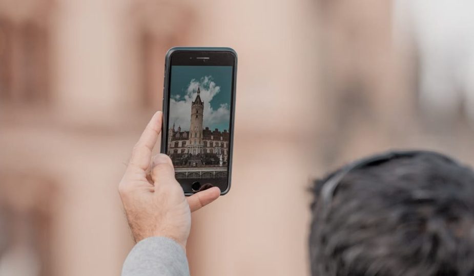 Réalité augmentée pour explorer les villes : 5 apps révolutionnent le tourisme urbain
